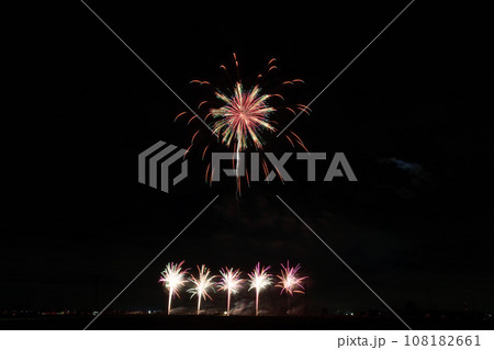 夜空に咲く大輪の花 　＜ちくせい花火大会2023＞ 108182661