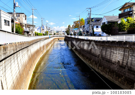 新大橋/石神井川より下流方向を望む(東京都練馬区)【2023.10】 新大橋/石神井川より下流方向を望む(東京都練馬区)【2023.10】 108183085
