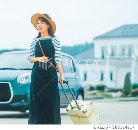 旅行中の女性 旅行中の女性 108184917
