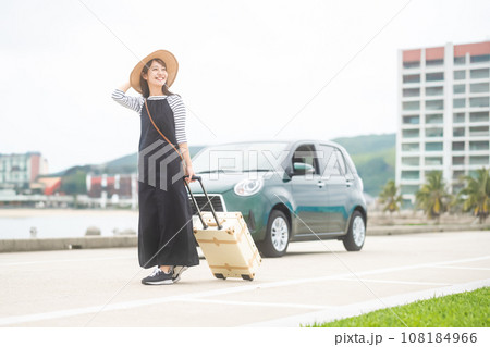 旅行中の女性 旅行中の女性 108184966