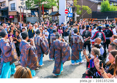 231010秋の高山祭イラストz293 108185286