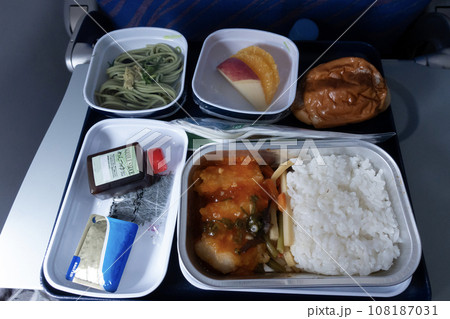 国際線の機内食 108187031