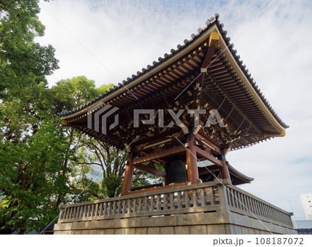 秋晴れの仏教寺院 真宗大谷派名古屋別院 秋晴れの仏教寺院 真宗大谷派名古屋別院 108187072