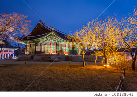 Gyeongbokgung Palace at night is beautiful, Seoul, South Korea. 108188043