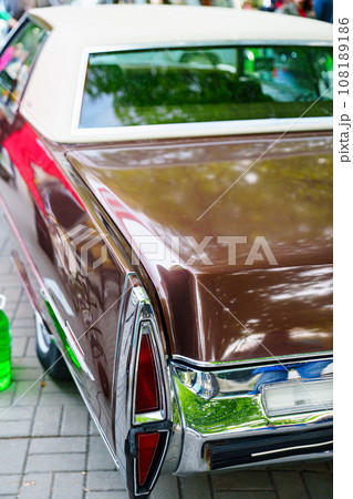 Headlight of a brown retro car.  108189186