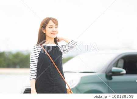 旅行中の女性 旅行中の女性 108189359