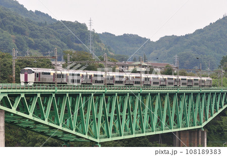 中央本線　鳥沢ー猿橋　JR東日本　215系　NL-2編成（国府津）　ホリデー快速　ビューやまなし 108189383