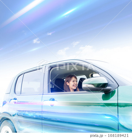 旅行中の女性 108189421