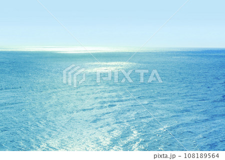 壮大な海と青空 108189564