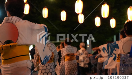 賑やかなぼんおどり 108190337