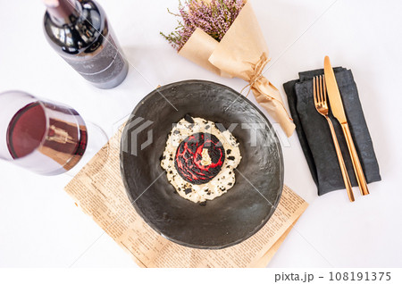 Choux Shu bun with beef, cream cheese, espuma parmesan and Borodino chips 108191375
