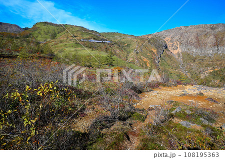 紅葉の季節 秋 志賀草津高原ルートからの風景 紅葉の季節 秋 志賀草津高原ルートからの風景 108195363