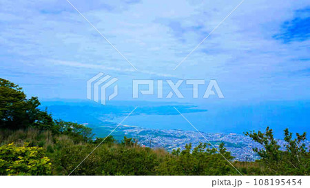 大分県鶴見岳山頂の風景 大分県鶴見岳山頂の風景 108195454