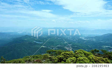 大分県鶴見岳山頂からの九重連峰 108195463