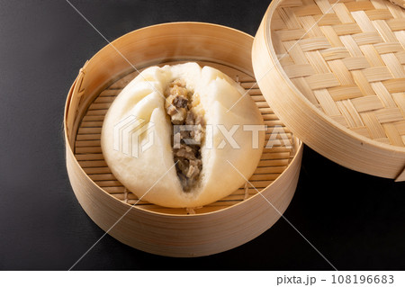 肉まん　(豚肩ロース) 108196683