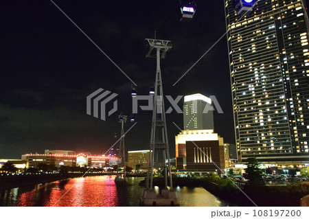 YOKOHAMA AIR CABINと横浜の夜景 YOKOHAMA AIR CABINと横浜の夜景 108197200