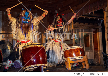 なまはげ太鼓　男鹿半島柴灯祭り　秋田県 108197817