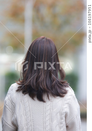 女性の後ろ姿 美容室イメージ 女性の後ろ姿 美容室イメージ 108197951