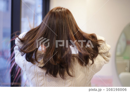 女性の後ろ姿 美容室イメージ 女性の後ろ姿 美容室イメージ 108198006