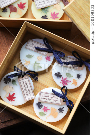 秋の模様が入ったサシェ 108199233