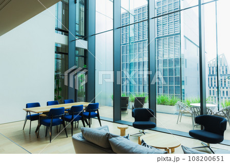 モダンな部屋 108200651