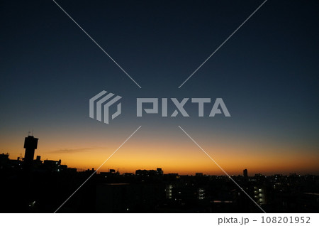 沖縄　亜熱帯の夕日 108201952