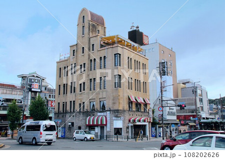 京都のまちなみ レストラン菊水 遠景 レトロモダン建築 京都のまちなみ レストラン菊水 遠景 レトロモダン建築 108202626