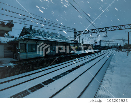 吹雪の津軽新城駅・青森県青森市 108203928
