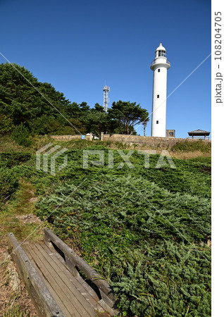 本州最東端の地 に立つトドヶ埼灯台 108204705