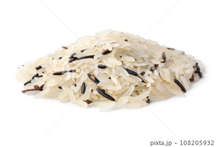 Mix of brown and polished rice isolated on white 108205932
