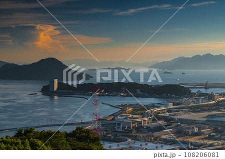夏の夕焼けの広島湾 夏の夕焼けの広島湾 108206081