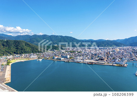 夏の敦賀港（福井県敦賀市） 108206399