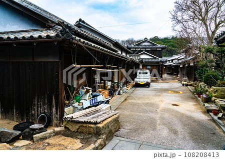 【重要伝統的建造物群保存地区】笠島　井戸のある古民家と通り　香川県丸亀市本島 108208413
