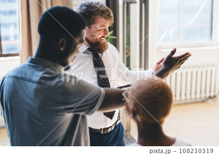Glad couple looking apartment with agent 108210319