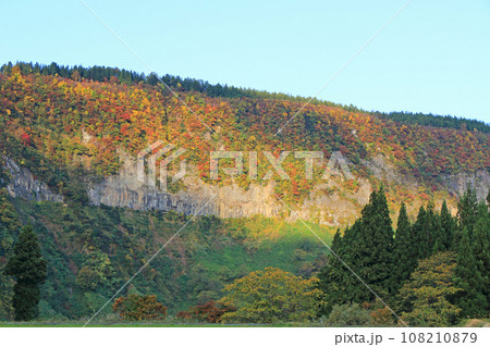 秋山郷の秋 津南町見玉の石落し 108210879