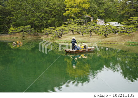 日本 香川 高松 栗林公園 日本庭園 池 和船 108211135
