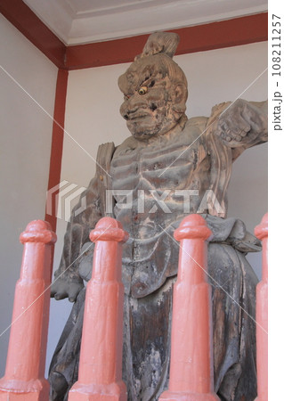 四国霊場第2番札所「極楽寺」金剛力士像 108211257