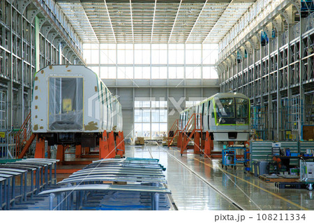 橋本車両基地で検査を受ける3000系電車（福岡市交通局） 108211334