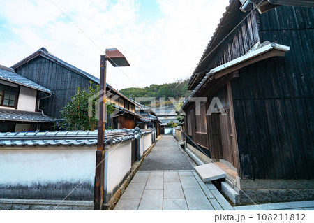 【重要伝統的建造物群保存地区】笠島　マッチョ通りの風景2　香川県丸亀市本島 108211812