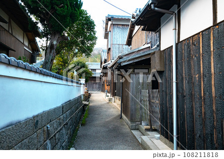 【重要伝統的建造物群保存地区】笠島の路地の風景3　香川県丸亀市本島 108211818