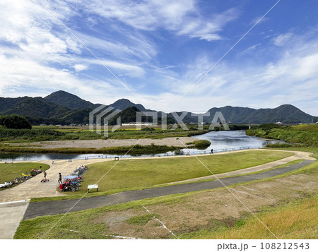 川の駅伊豆ゲートウェイ函南から望む狩野川 川の駅伊豆ゲートウェイ函南から望む狩野川 108212543