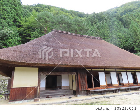 武家屋敷旧喜多家、宝暦13年約250年前に建てられた祖谷地方でも最も大きな武家屋敷、全景 武家屋敷旧喜多家、宝暦13年約250年前に建てられた祖谷地方でも最も大きな武家屋敷、全景 108213051