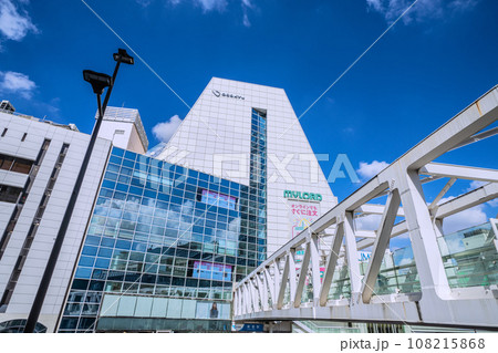 日本の東京都市景観 10月・新宿駅（南口）などを望む＝24日 108215868