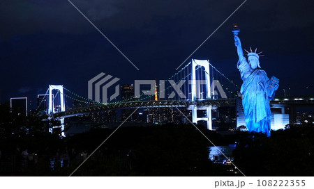 自由の女神とレインボーブリッジ夜景 自由の女神とレインボーブリッジ夜景 108222355