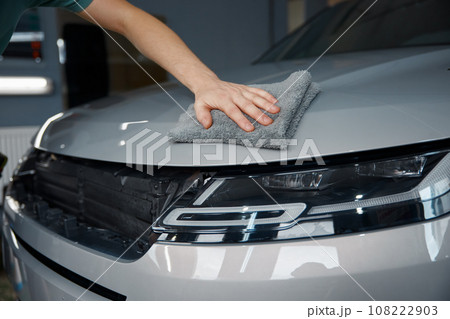Process of polishing car body after polymer protective outer covering Process of polishing car body after polymer protective outer covering 108222903