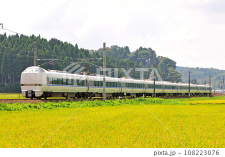 北陸本線　牛ノ谷ー大聖寺　JR西日本　683系　T43編成（金沢）　サンダーバード 108223076