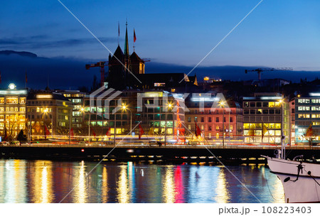 Geneva cityscape with St Pierre Cathedral at night 108223403