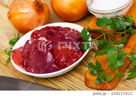 Cooking chicken liver with parsley and garlic 108223422