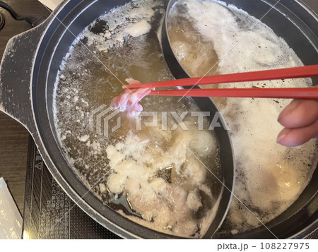 豚ロース肉しゃぶしゃぶ 豚ロース肉しゃぶしゃぶ 108227975