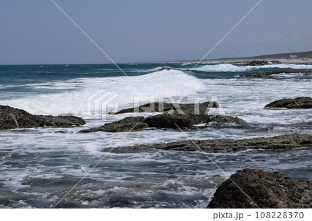 庄内浜の荒波 日本海 108228370